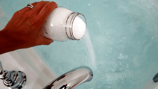 Baden mit Soda, um ein Mitglied zu erhöhen