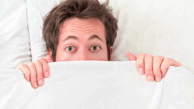 Der Mensch ist schüchtern um die Größe des Penis
