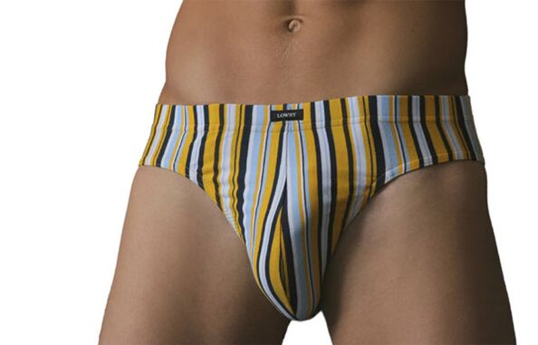 Der Mann vergrößerte seinen Penis